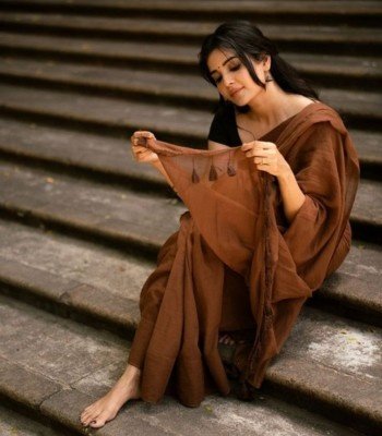 Real Simple Girl showing brown saree